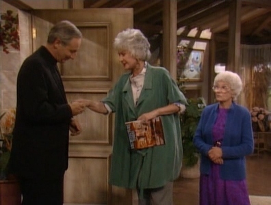 While seeking a blessing from the visiting Pontiff for her sick friend, Sophia ends up with the Pope's ring. Blanche gets Rose a detective to spy on Miles.