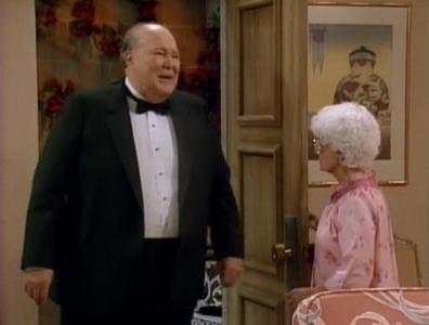 Blanche tries to catch the one that got away, Ham Lushbaugh (John Harkins). Rose is convinced she saw a UFO.