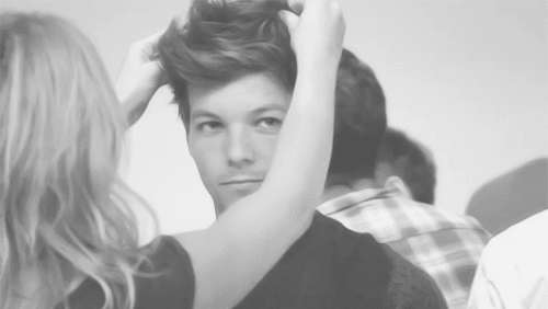 Such magnificent hair. How is it possible/fair that the entirety of One Direction have incredible hair?