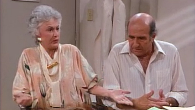 Dorothy and Stan face an IRS audit. Rose and Blanche strive to aprender español.
