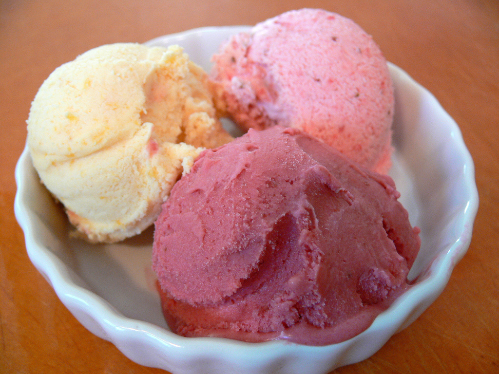 Spicy, sweet, creamy, intense. Best paired with vanilla, chocolate, or peach.