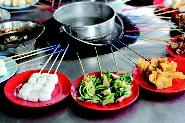 https://img.buzzfeed.com/buzzfeed-static/static/2014-04/campaign_images/webdr06/3/22/27-malaysian-street-foods-you-need-to-eat-in-this-2-1946-1396576809-20_dblbig.jpg