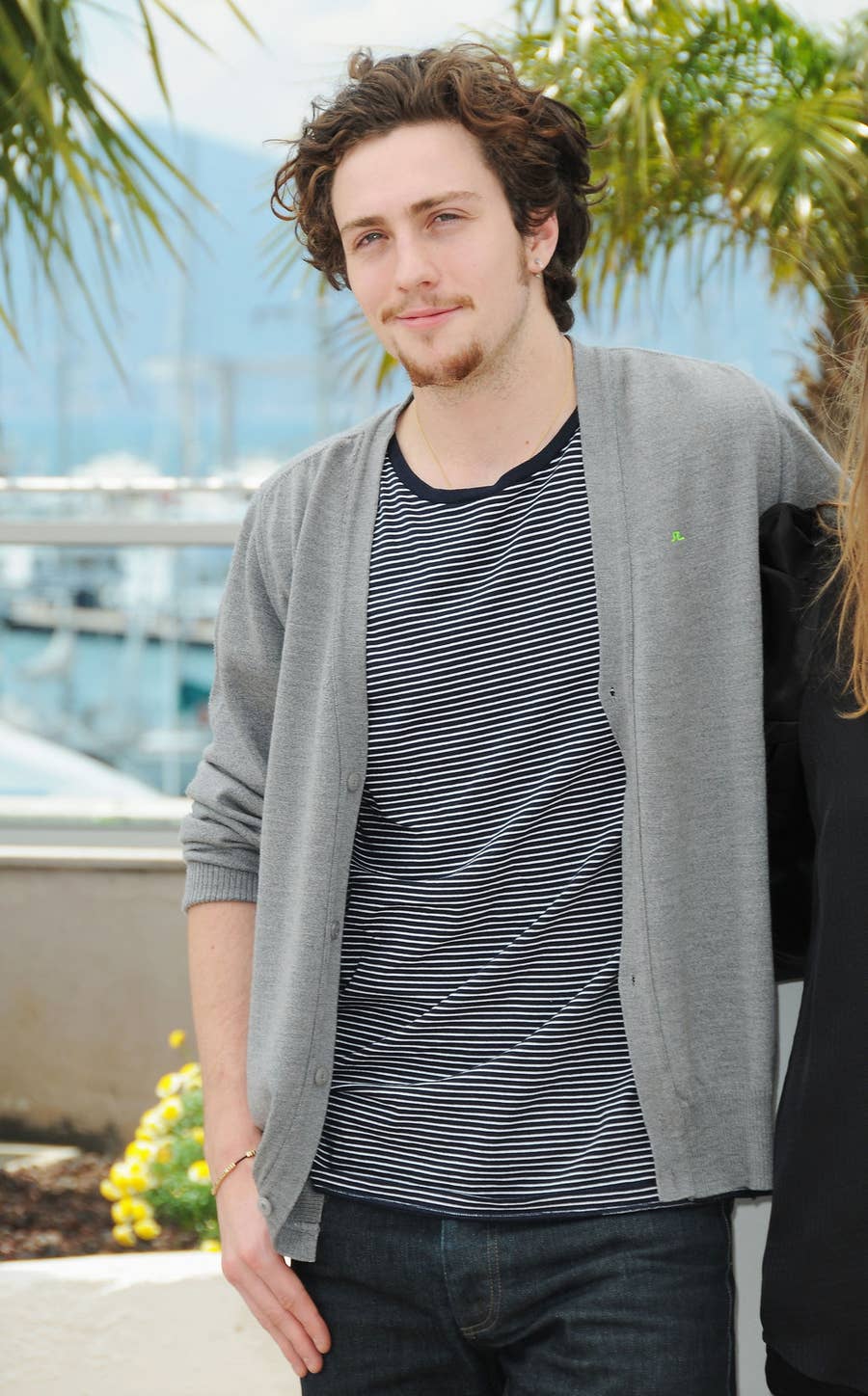 Let's Take In Aaron Taylor-Johnson's Transformation Into Mega Hot Dude, image size:900x1448