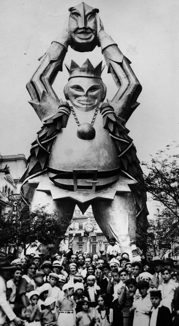 Estátua do Rei Momo no Carnaval. (1936)