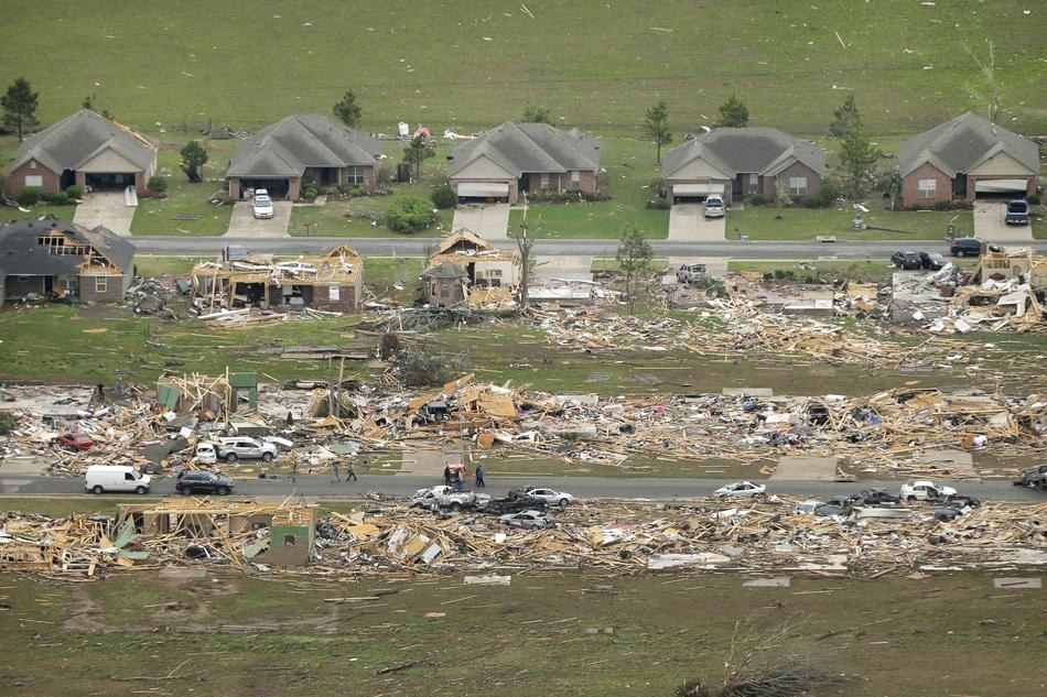 30 Heartbreaking Photos From The Aftermath Of The Deadly Tornado Outbreak