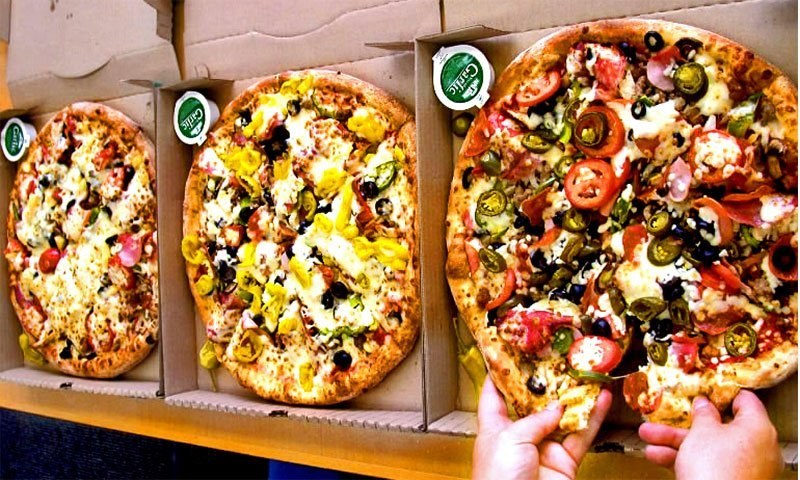 Did you really think I'd forget the chain pizza places?! Papa Johns has managed to maintain a middle tier status unlike its other chain counterparts, for one simple reason. Better ingredients = better pizza. Plus Peyton Manning endorses Papa Johns. And even you fans who hate the Bronco's more then life itself have to admit Peyton is a stud.