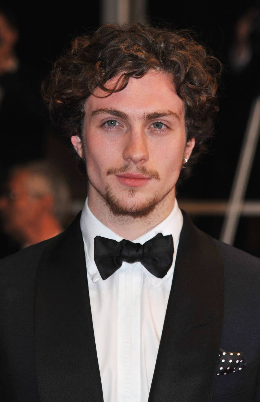 Let's Take In Aaron Taylor-Johnson's Transformation Into Mega Hot Dude, image size:900x1388