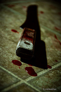 Serial killers are a serious threat to relationships. If one of you gets murdered, the relationship is over. Plain and simple. Stay away from serial killers if you're on a date.