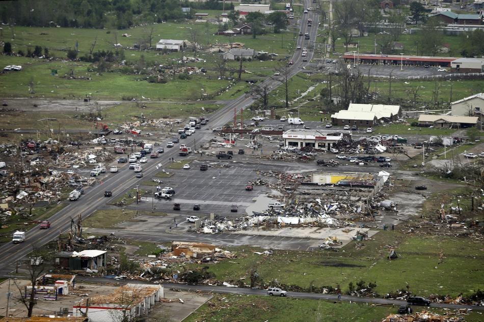 30 Heartbreaking Photos From The Aftermath Of The Deadly Tornado Outbreak