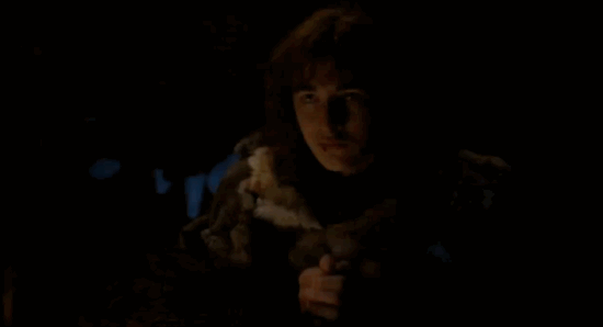 Brièvement kidnappé par le méchant barbu dont j'ai déjà oublié le nom, Bran prend possession du corps d'Hodor.
