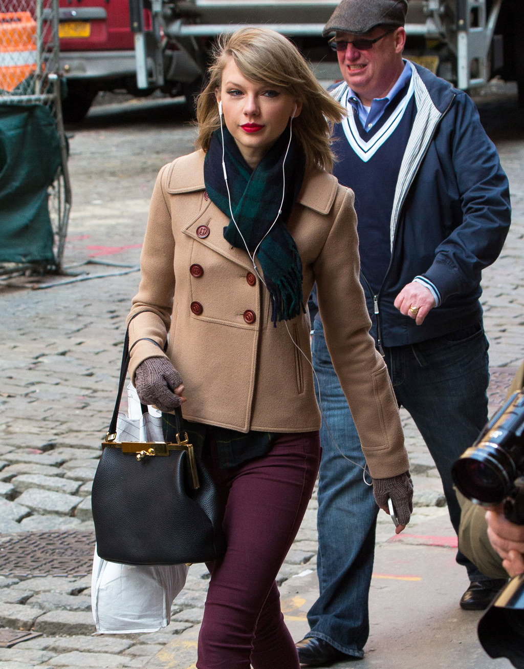 Taylor Swift Is in Her Little Brown Bag Era, and We Found Similar