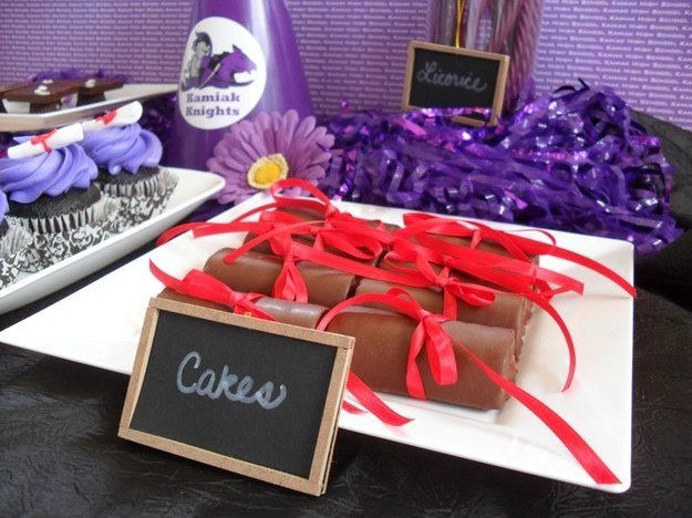 16 Perfect Dessert Ideas For Your Grad Party