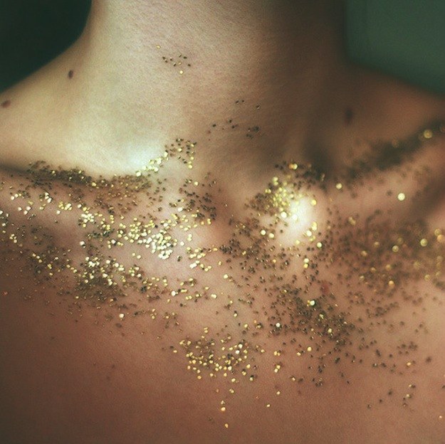 glitter aesthetic things collar skin improved instantly stars buzzfeed sparkle bone sparkles photoshoot golden makeup decolletage force inspiration bones visit