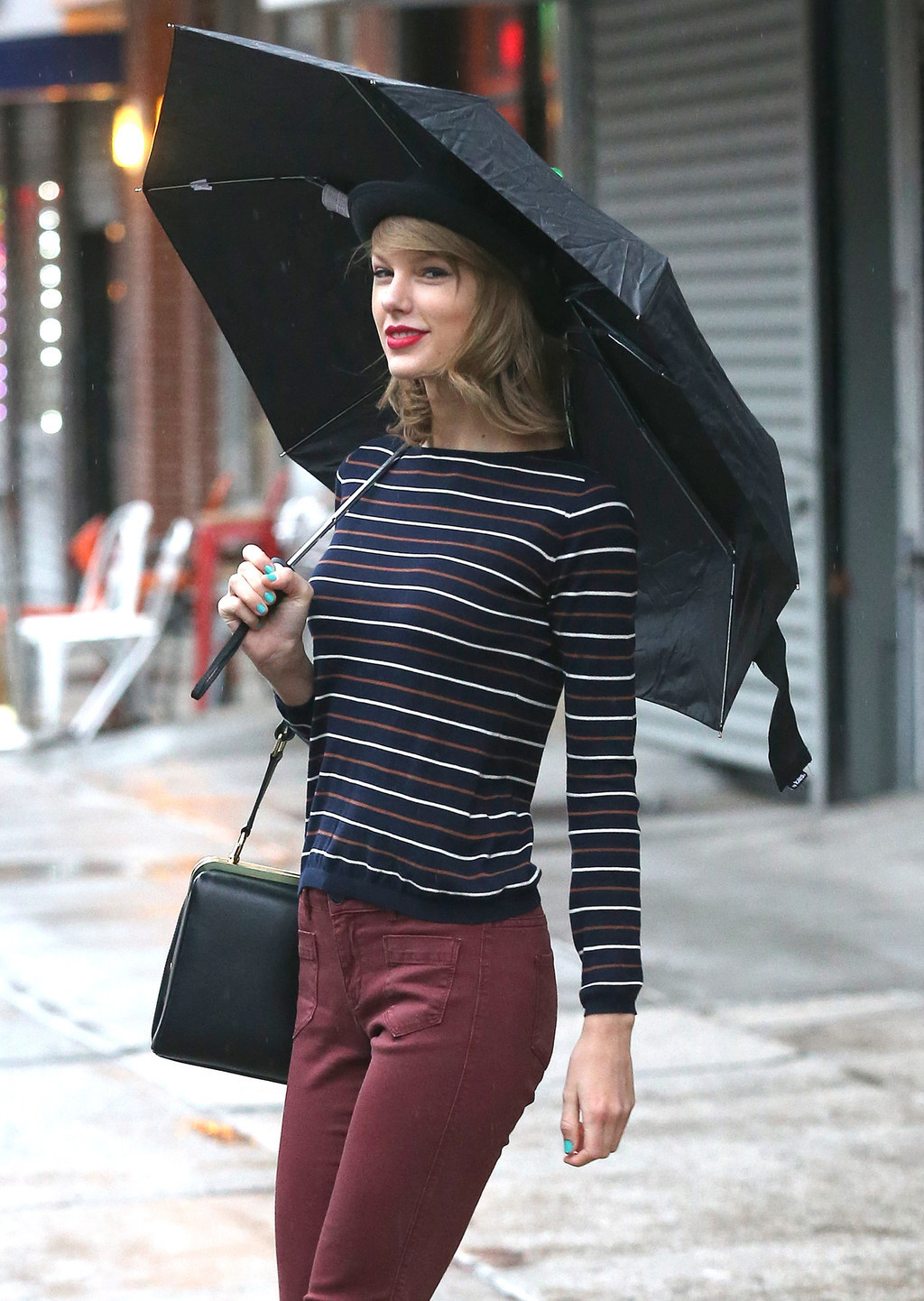 Celebrities like Taylor Swift can't stop carrying Aupen bags