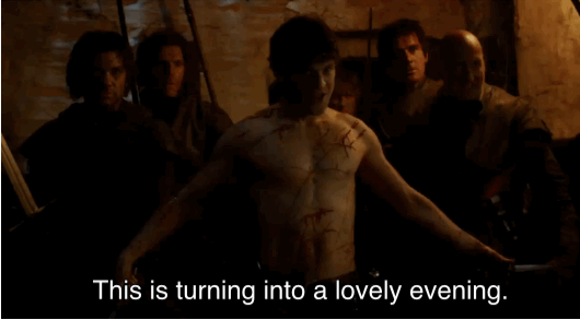 Yara, notre badass préférée, vient au secours de son frère Theon, tue plein de gardes, et affronte Ramsay Snow.