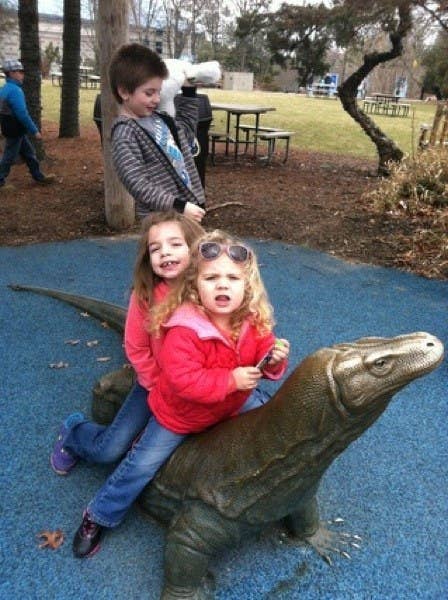 21 Kids Who Were Born To Photobomb