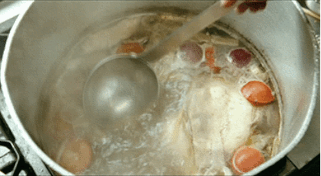 Et le bouillon de bœuf. Et le bouillon de poisson.