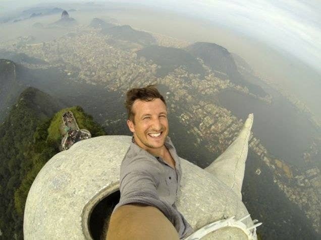 This Guy S Insane Selfie Atop Rio S Christ The Redeemer Statue Will Probably Make You Dizzy