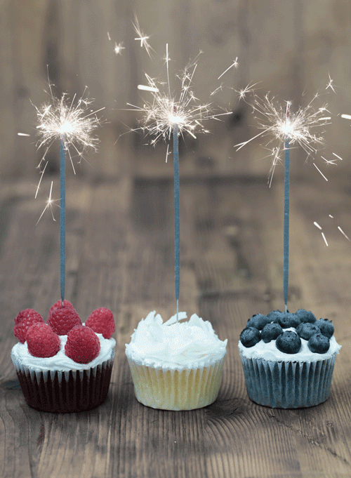 Patriotic dessert recipes that will impress your pals and party guests is always a safe bet. Cook up some yummy Fourth of July-inspired goodies!