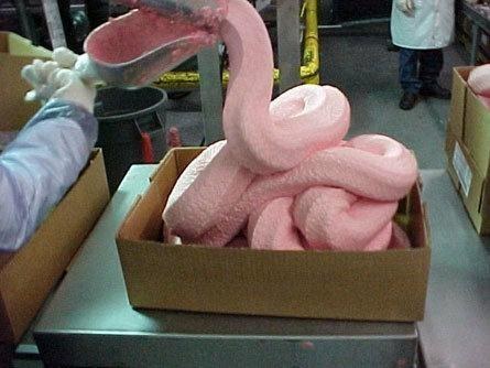 N&atilde;o &eacute; verdade que os McNuggets s&atilde;o feitos com esta gosma rosa (isto &eacute;, &ldquo;frango separado mecanicamente&rdquo;).