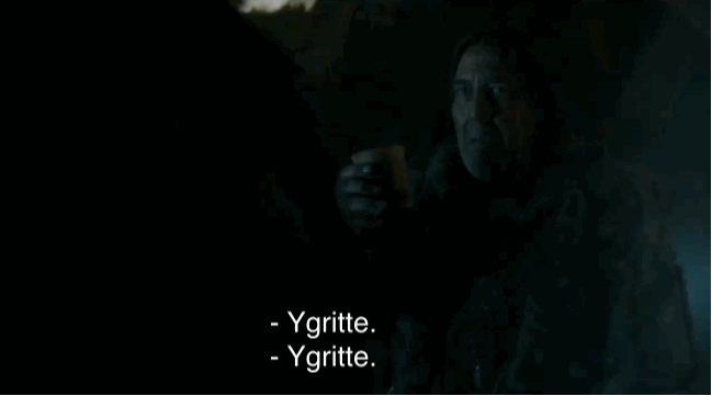 Lors d'un échange tendu, mais respectueux, les deux hommes boivent à la mémoire de ceux qu'ils ont perdus : Ygritte, Grenn, et Mag le géant.