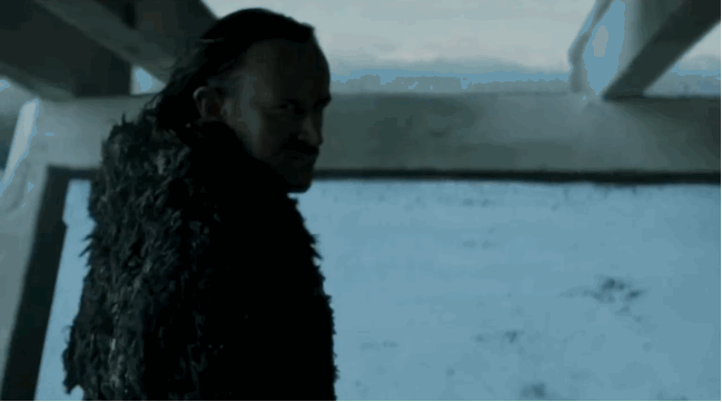 Le lendemain de la bataille, Jon Snow se retrouve de l'autre côté du Mur, et part à la recherche de Mance Rayder.