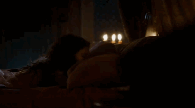 Mais au lieu de s'enfuir directement, Tyrion décide encore une fois de chercher la merde et choisit d'aller voir son père. À sa place, il trouve Shae, son ancienne maîtresse. Pensant que Tywin est dans la pièce, cette dernière l'appelle « Mon lion », un surnom qu'elle utilisait avant pour désigner Tyrion.