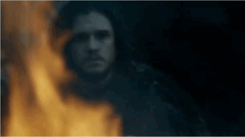 Que signifie cet échange silencieux ? Sachant que la dernière fois que Melisandre a rencontré un bâtard, elle l'a recouvert de sangsues pour le vider de son sang... Si j'étais Jon, je me méfierais.