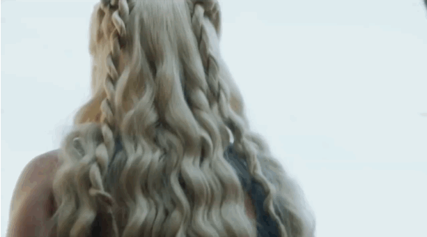 Et comme Piper Chapman, Daenerys, après s'être rendue compte de ses erreurs, pleure sur son sort (mais euuuuh mes dragons !) - plutôt que sur celui des personnes à qui elle a fait du mal.