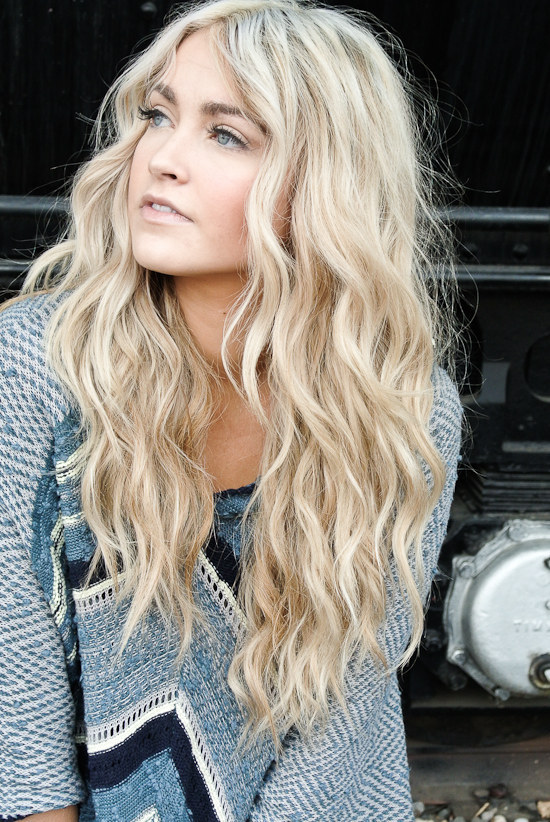 Try this quick and easy tutorial by Cara Loren! Get the perfect soft wavy beach curls!