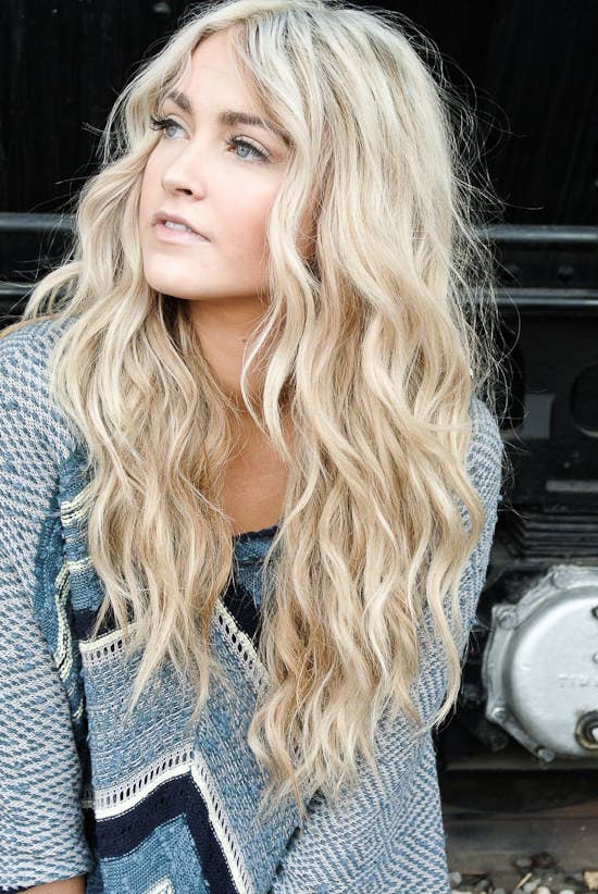 Try this quick and easy tutorial by Cara Loren! Get the perfect soft wavy beach curls!