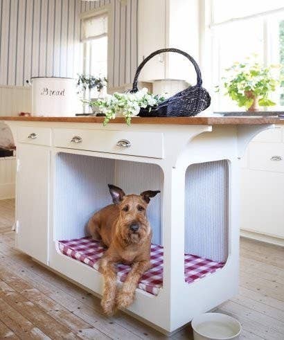 Sorry kids, there's no room for you in the kitchen during dinner prep. And don't even try to hover around the kitchen island and do your homework.Can't spring for a fawn-cy kitchen island for your dog? Cure his FOMO by building a snazzy dog-feeding station instead.