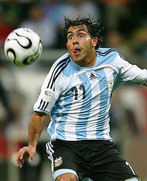 Tienen la mejor selección...después de Brasil, Inglaterra, Italia, Alemania, Holanda, España, Francia, Suecia y Portugal...y los Pumas...pero es linda su pasión.