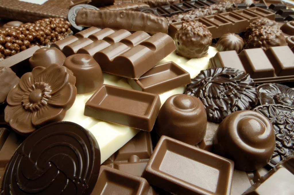 A Healthier HeartWeight LossHappier Kids Women who ate chocolate daily during their pregnancy reported that they were better able to handle stress than mothers-to-be who abstained.Diabetes Prevention Reduced StressSun Protection Chocolate flavanols' sun-protecting prowess.Higher Intelligence Drinking cocoa rich in flavanols boosts blood flow to key parts of the brain for 2 to 3 hours.