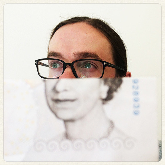 Looking pretty only takes you so far: only real pros go full Banknote Face.