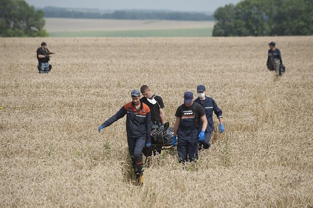 Chaos At Malaysia Airlines Crash Site Leaves Victims By The Roadside