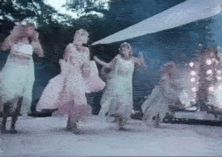 ♪♫ Lua de cristalNova de paixãoFaz da minha vidaCheia de emoçãããããoooooo EÔ EÔ EOOOOO... ♪♫