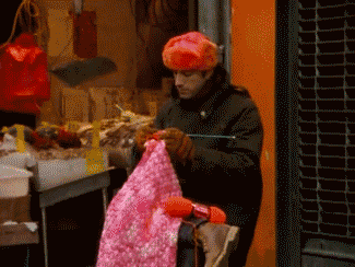 Tejer, bailar, tocar el triángulo... el chiste es encontrar una nueva razón de vivir.