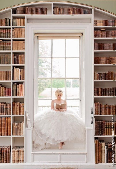 Kelly Clarkson's favorite book is Jane Eyre. She's also a fan of Jane Austen, bidding on and winning Austen's ring only to give it up again to the Jane Austen Museum when other fans raised money to win the ring back for public display.