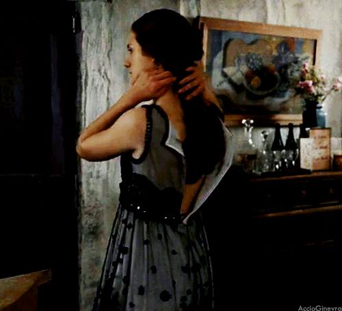 Not to mention neck-shaving assistance. How are you supposed to see back there??