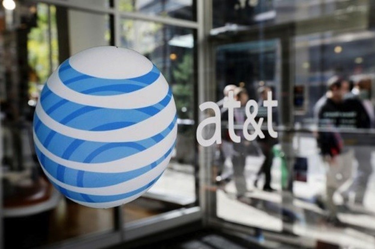 AT&T To Roll Out High-Speed Broadband Service On Apple's Home Turf, May ...