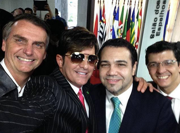 Esta selfie tem uma energia. Dá pra sentir.