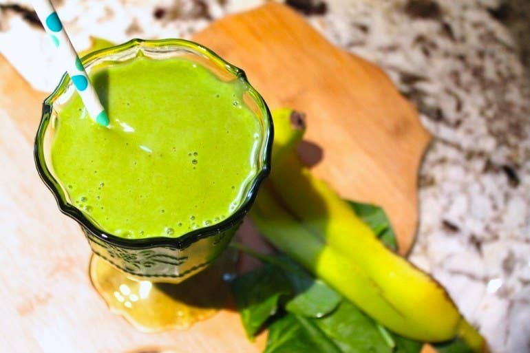 21 Days of Green Smoothies: A Detox Journey”, by Olivia