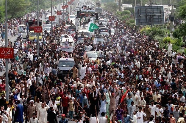 Pakistani Police, Protesters Clash In The Streets Of Islamabad