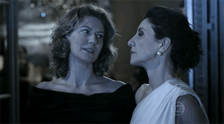 Cássia Kis Magro é Gilda, advogada de Ângela.