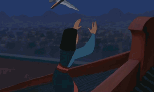 Guerrière qui refuse les conventions imposées aux femmes de son époque, Mulan éclipse tous les homes qui l’entourent par son courage et son intelligence. Elle est l’héroïne Disney la plus badass qui soit.