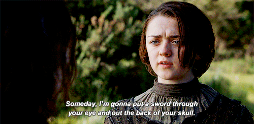 Préférant le maniement de l'épée aux leçons de couture, Arya se moque éperdument du rôle que la société lui a attribué. Elle est sans doute l'une des filles les plus badass de la série, et on espère qu'elle s'en sortira vivante.