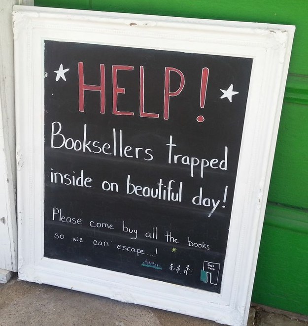 15 Hilarious Bookstore Chalkboards