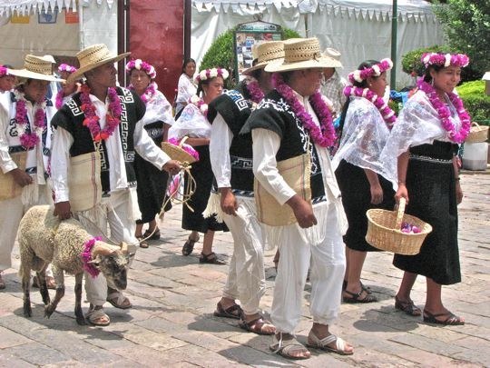 Although the majority of Mexicans opt for modern clothing these days, many people dress up in traditional, turn-of-the-century clothing for Mexico's Independence Day. Textiles, colors and patterns vary by region, but each is beautiful in its own way.