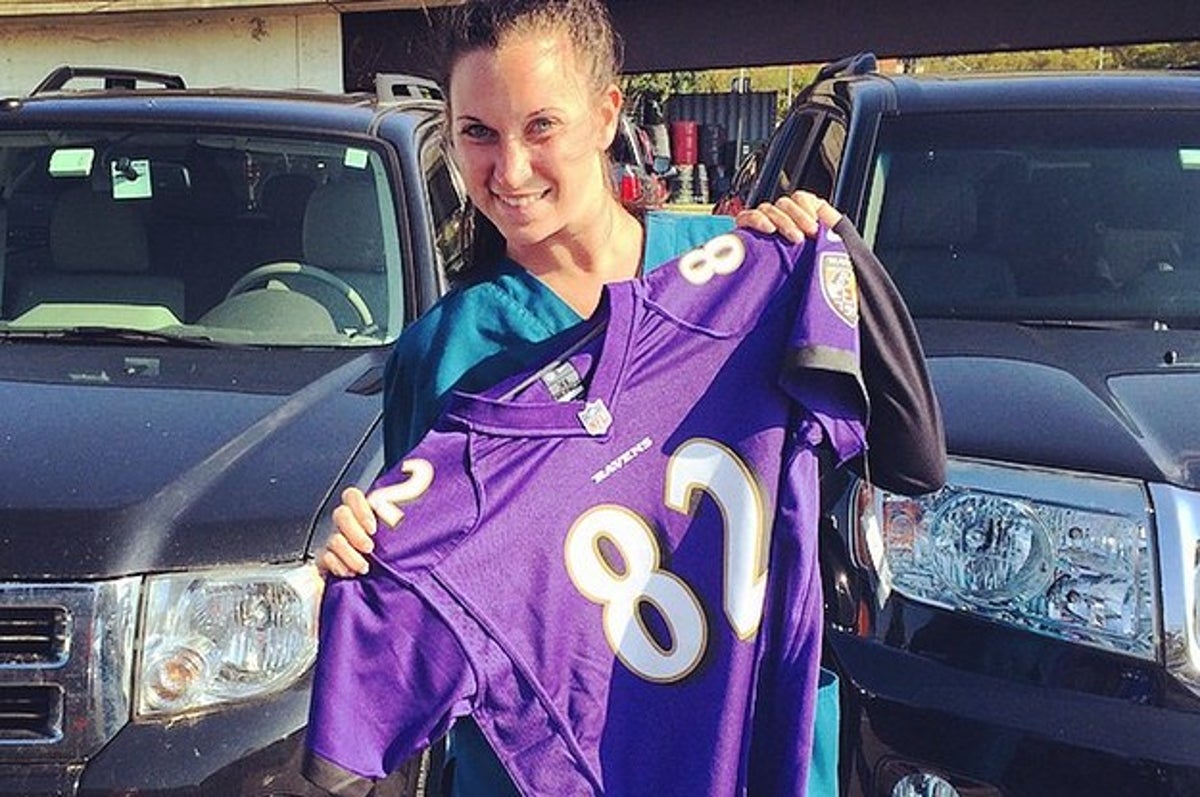 Fans line up to exchange Ray Rice jerseys at Baltimore Ravens home stadium  – New York Daily News